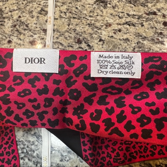 NEW Dior Mitzah Silk Scarf in Fuschia Leopard Print - Picture 3 of 3